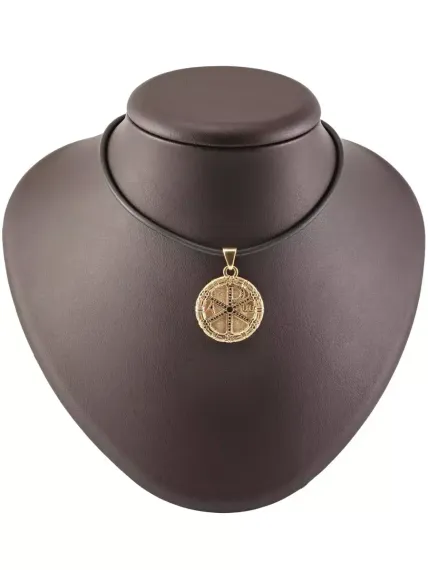 Изображение на коричневом постаменте подвески Хризма из серебра покрытого золотом.