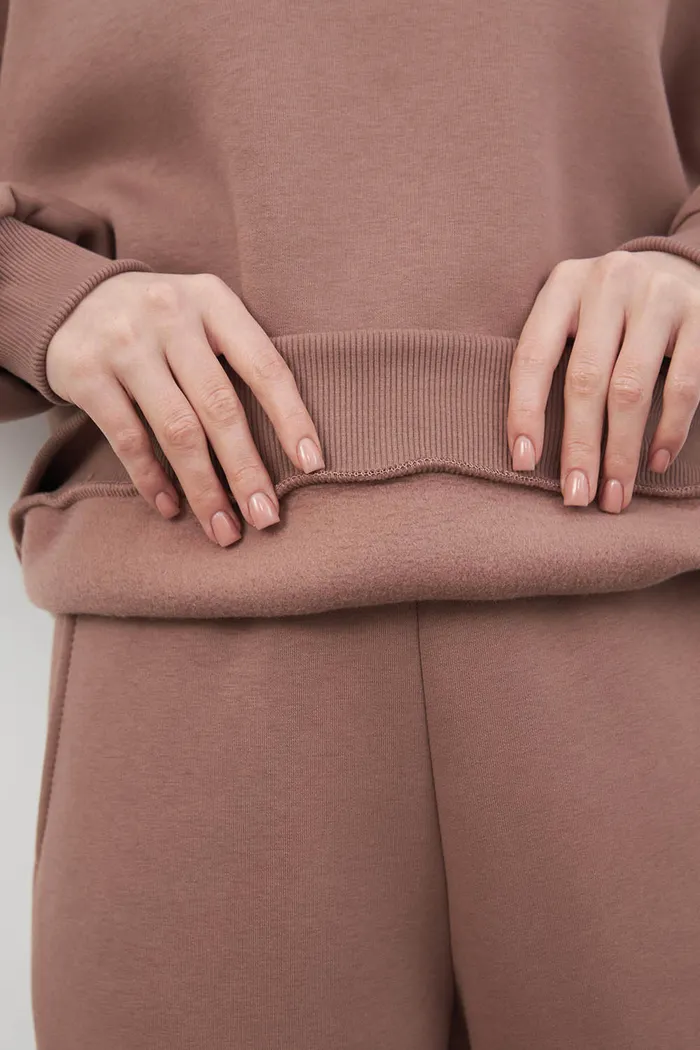 Утепленный свитшот цвета молочный шоколад