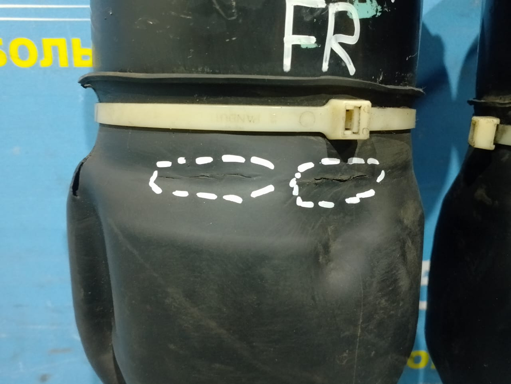 Стойка передняя правая TOYOTA CELSIOR 2000-2006