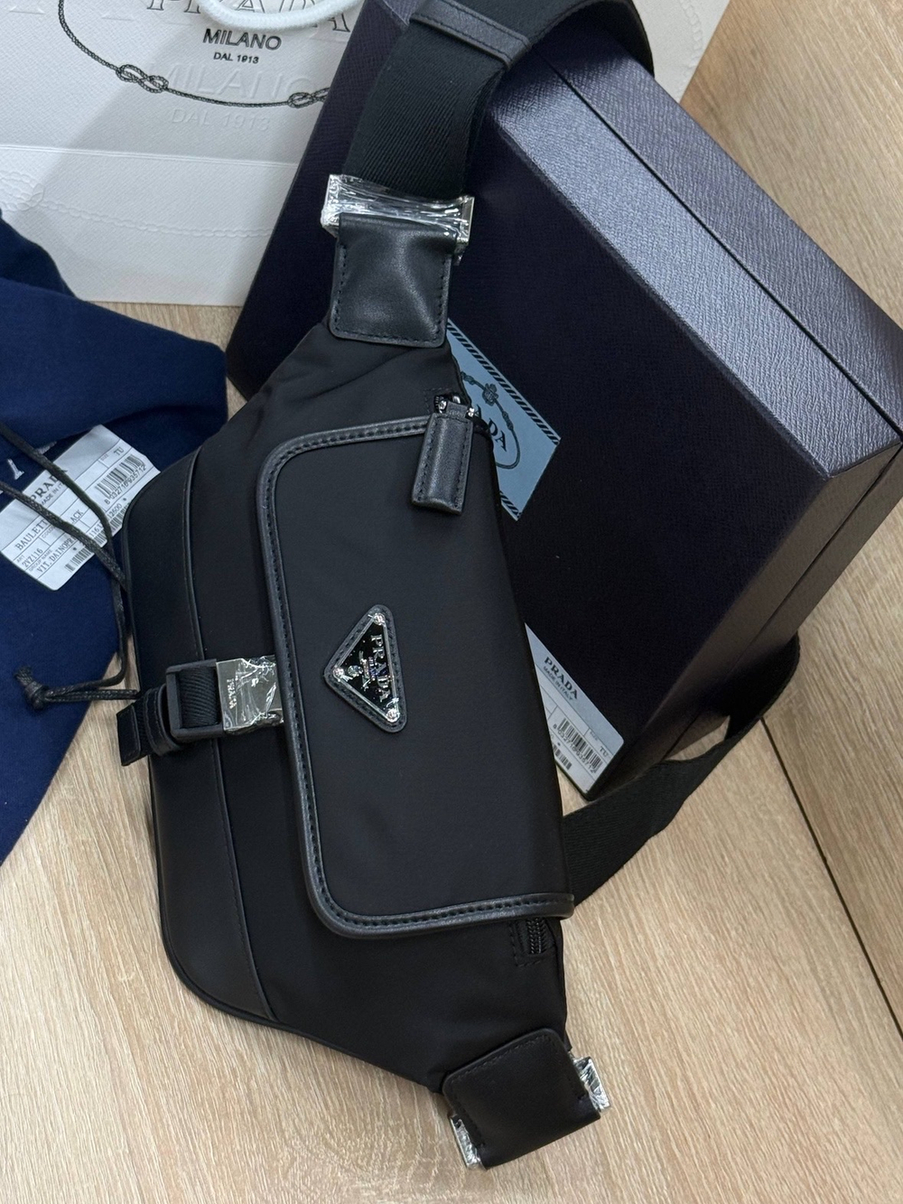 Поясная-нагрудная сумка Prada