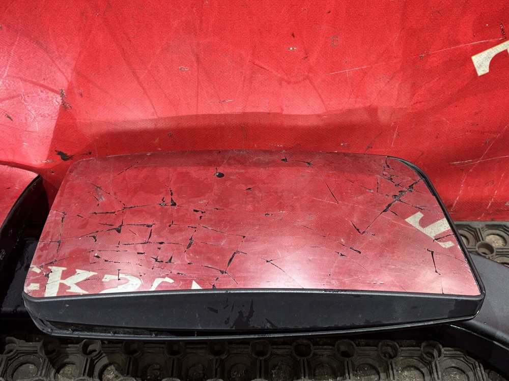 Зеркало (дефект) заднего вида боковое левое 2024г