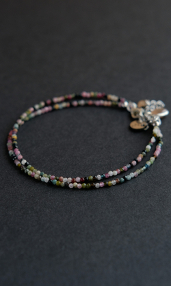 Чокер "Memo about Health" из цветного турмалина, с подвесом из солнечного камня 35 см