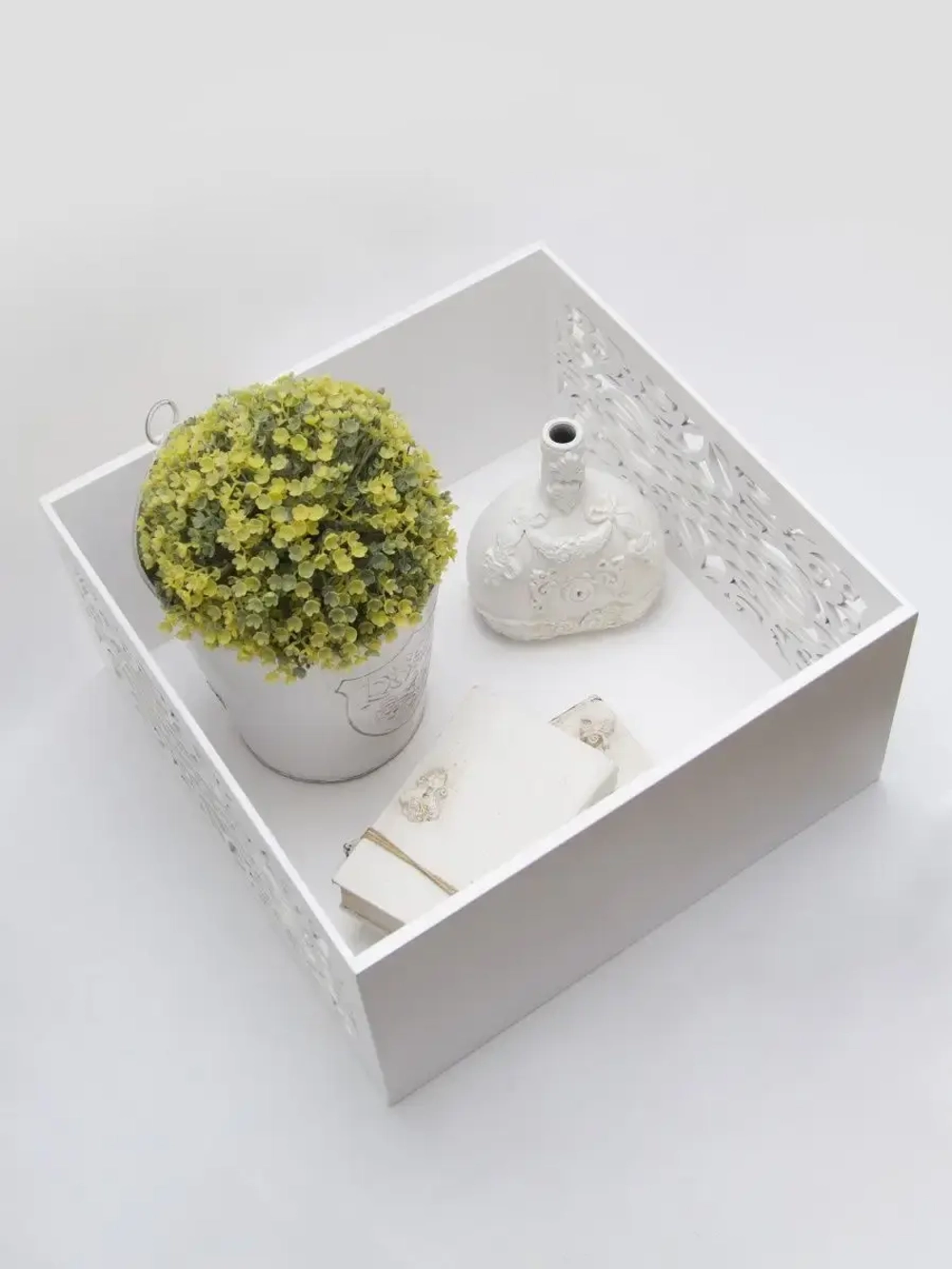 Ящик с резными вставками 40х40х20 см