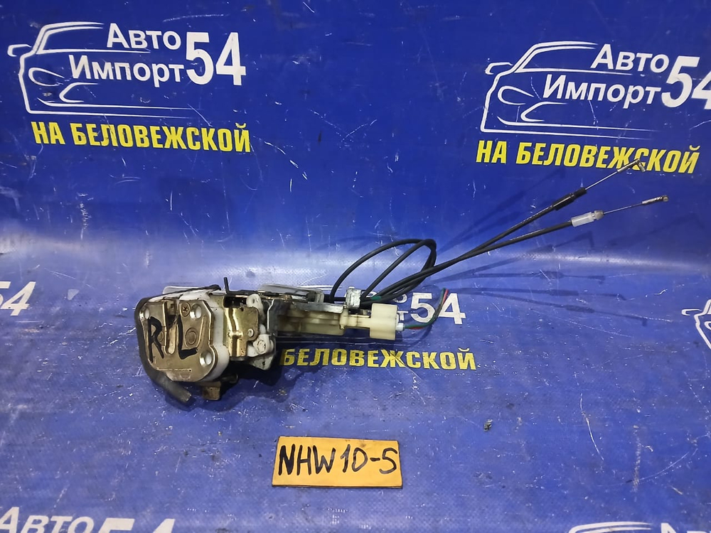 Замок двери задней левой TOYOTA PRIUS 1998