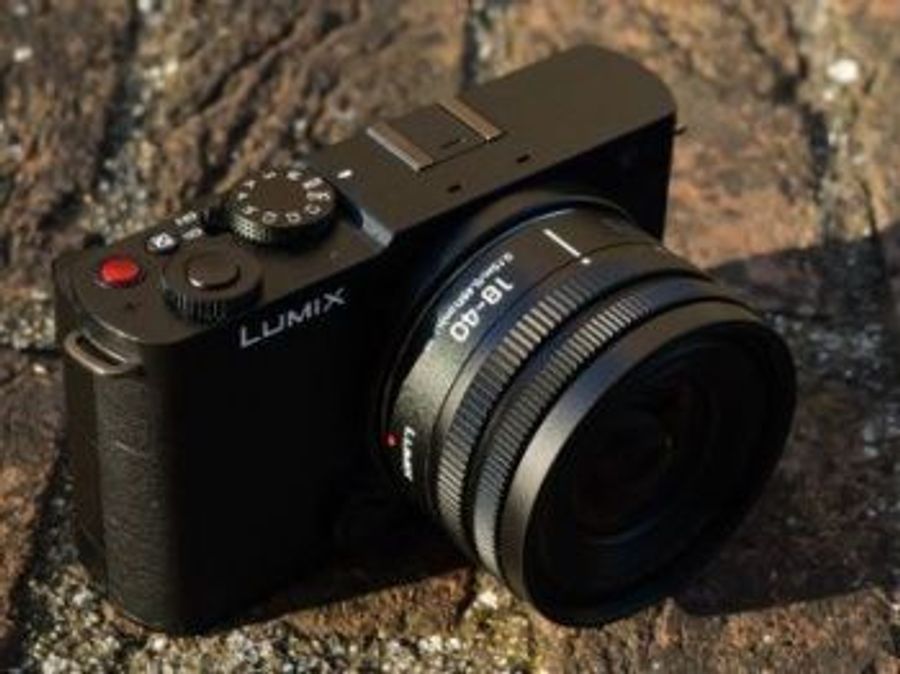 Компания Panasonic создала самый компактный на рынке полнокадровый зум-объектив