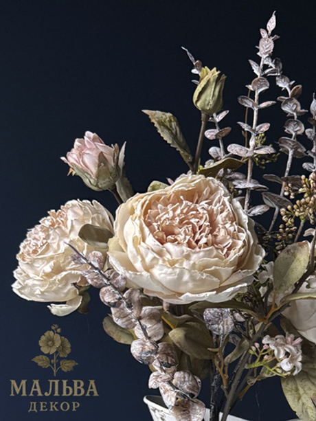 Букет античных пионовидных роз кремовые 59 см
