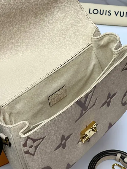 Сумка LOUIS VUITTON Pochette Métis с крупным тисненым узором