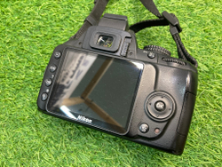Nikon D3000 kit 18-55mm 3.5-5.6G VR 12.300 кадров