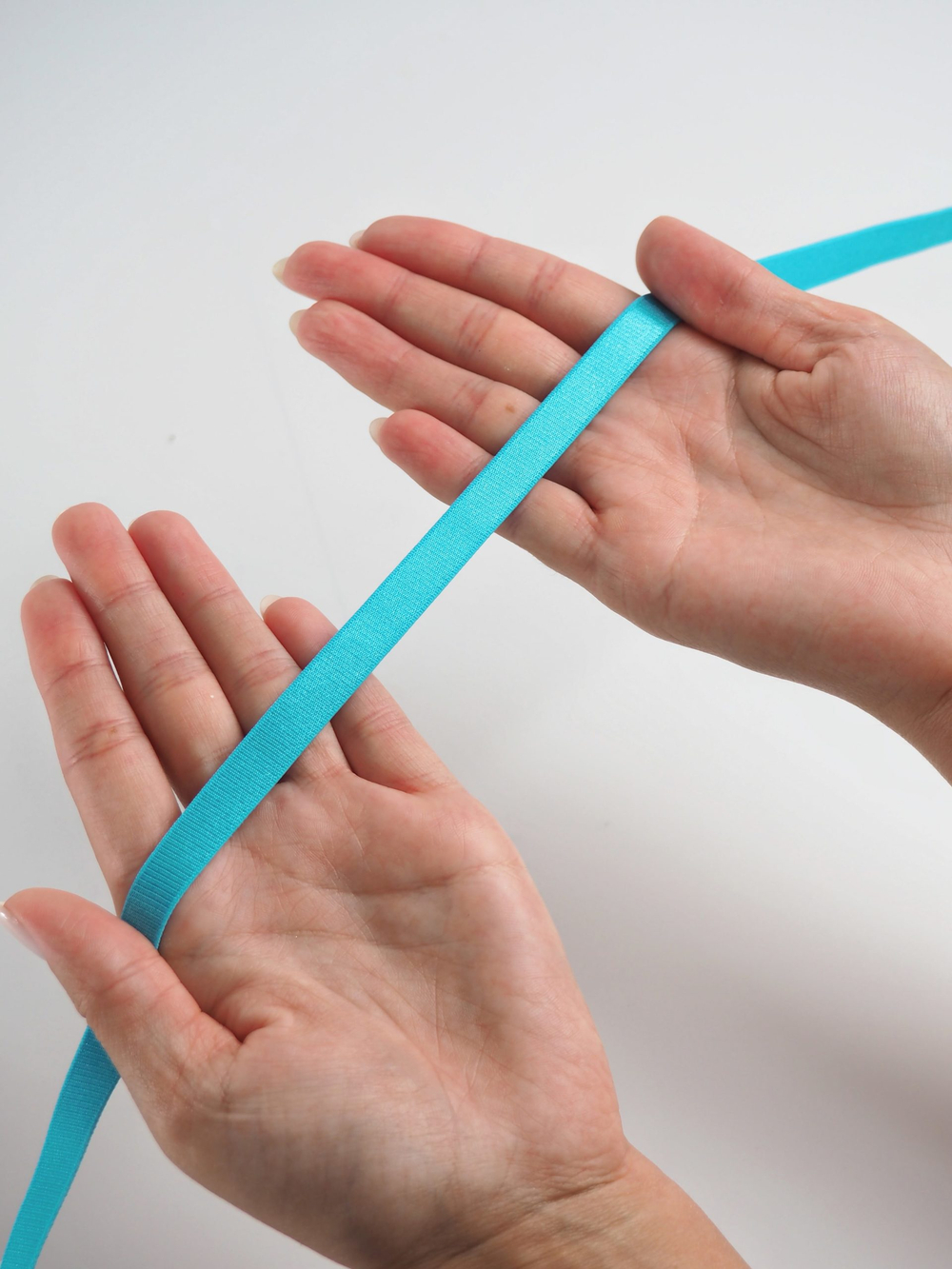 Резинка бретелечная ярко-лазурная глянцевая ширина 10 мм