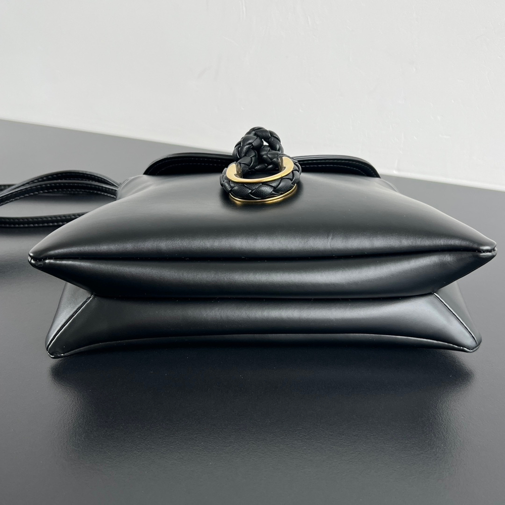Bottega Veneta Baby Liberta 24 cm
