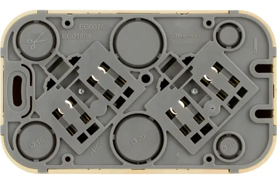 Розетка Legrand Quteo без заземления двойная накладная дерево 25989