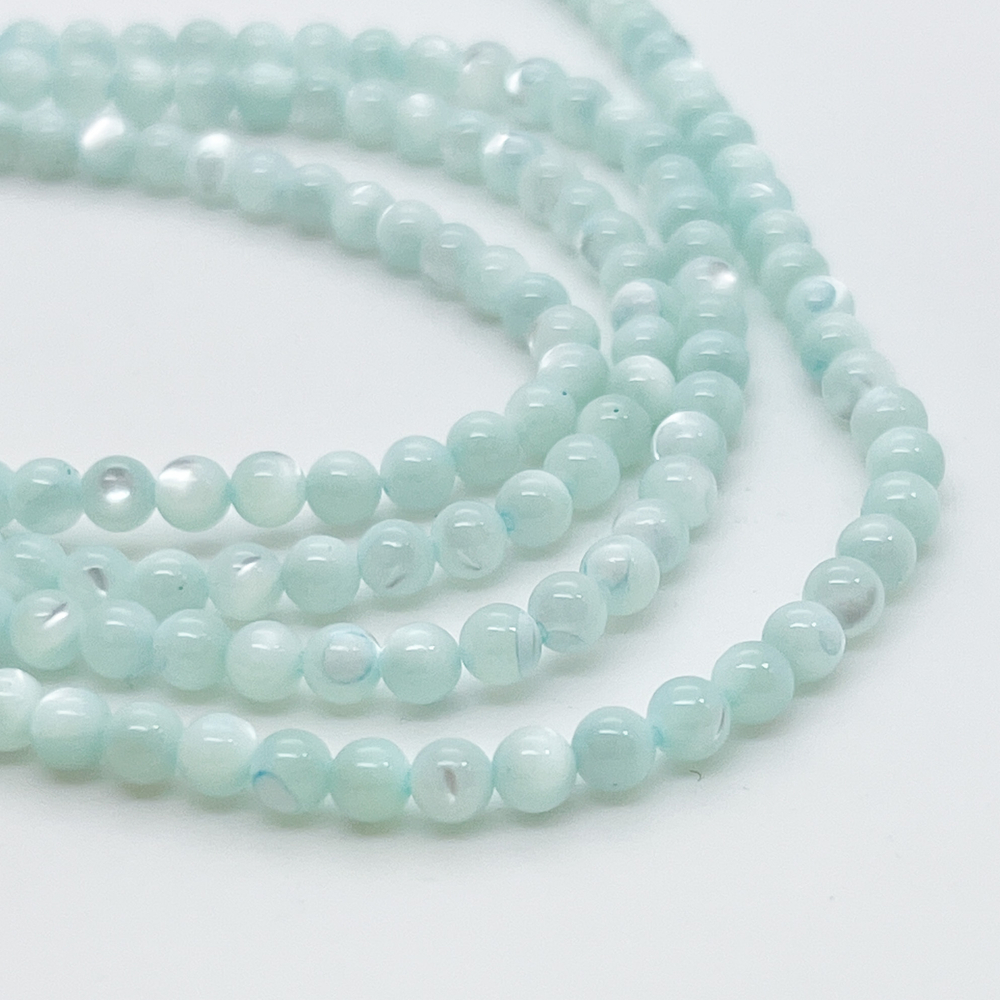 Перламутр тонированный, цвет голубой, диаметр 4,5 мм, цена за 44-45 шт (1/2 нити)