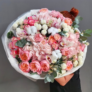 Авторский букет с розовыми гортензиями