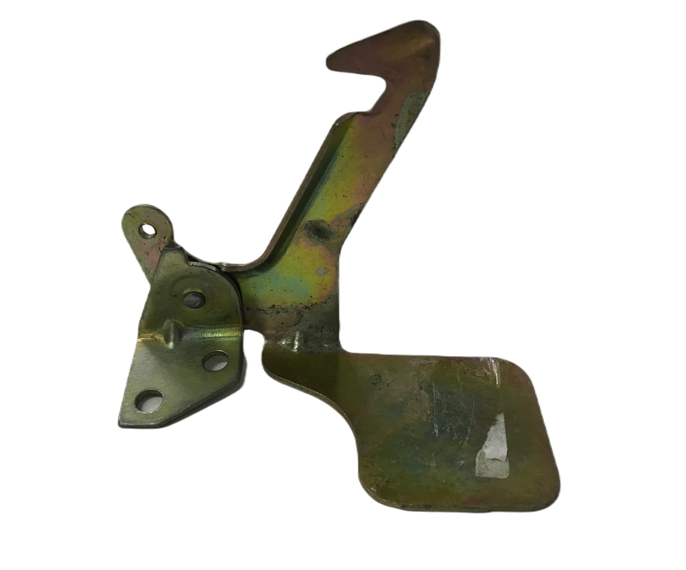 Крючок капота