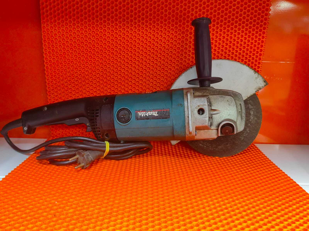 Угловая шлифмашина сетевая MAKITA 9069