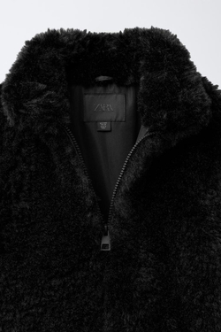 ZARA КУРТКА ИЗ ИСКУССТВЕННОГО МЕХА, ЧЕРНЫЙ