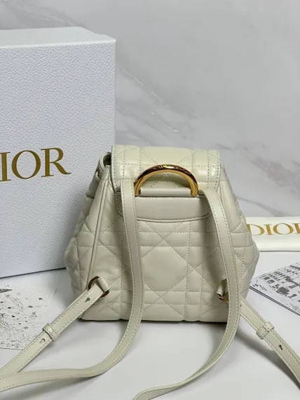 Рюкзак Dior Caro белый, модель среднего формата