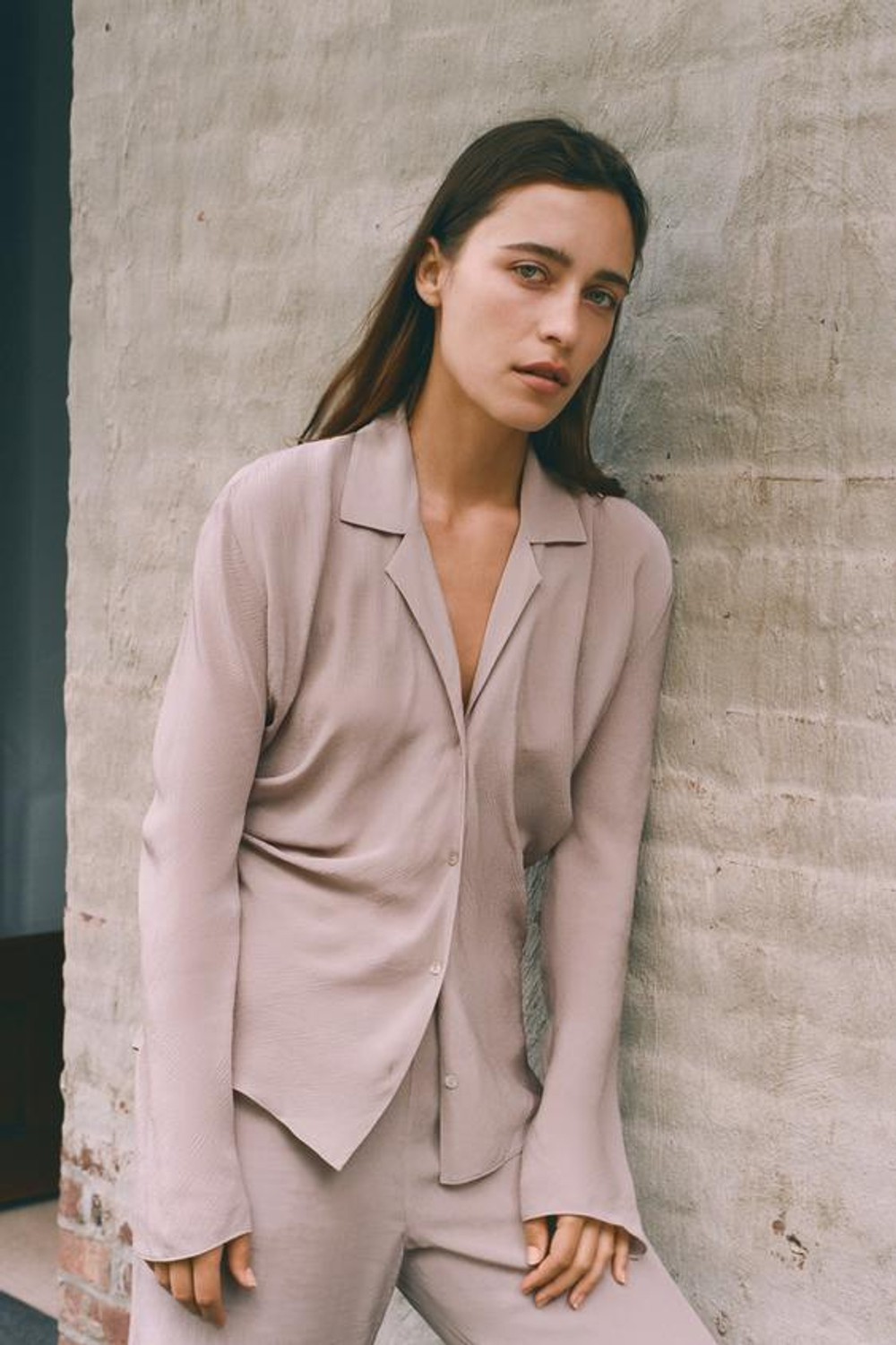 ZARA РУБАШКА-ЛЕТУЧАЯ МЫШЬ ИЗ 100% ВИСКОЗЫ, ОТТЕНКИ ФИОЛЕТОВОГО