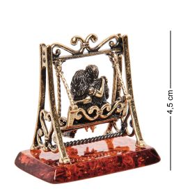 Народные промыслы AM-3282 Фигурка «Парочка на качелях» (латунь, янтарь)