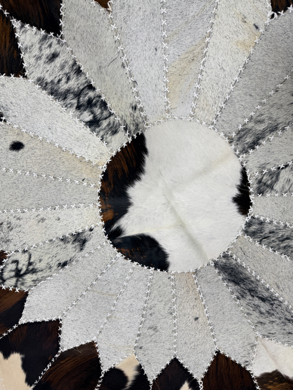 Ковер круглый натуральный на пол / Телячья шкура / 200 см