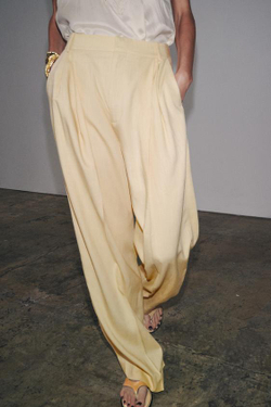 ZARA ШИРОКИЕ БРЮКИ С ЗАЩИПАМИ — ZW COLLECTION, ПАСТЕЛЬНО-ЖЕЛТЫЙ