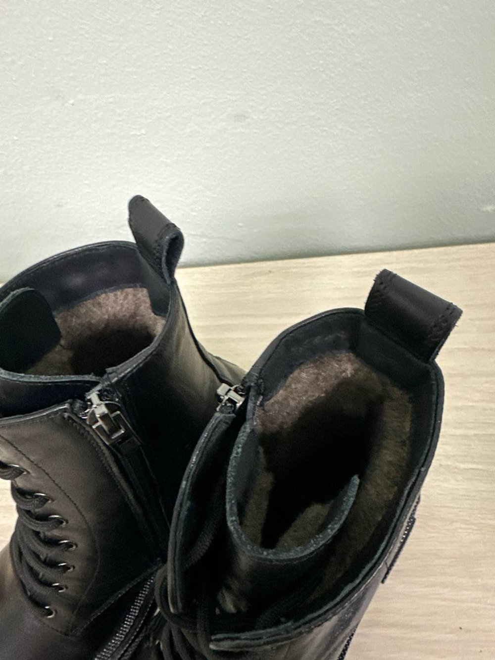 Ботинки женские(мех) 37р уценка_1325