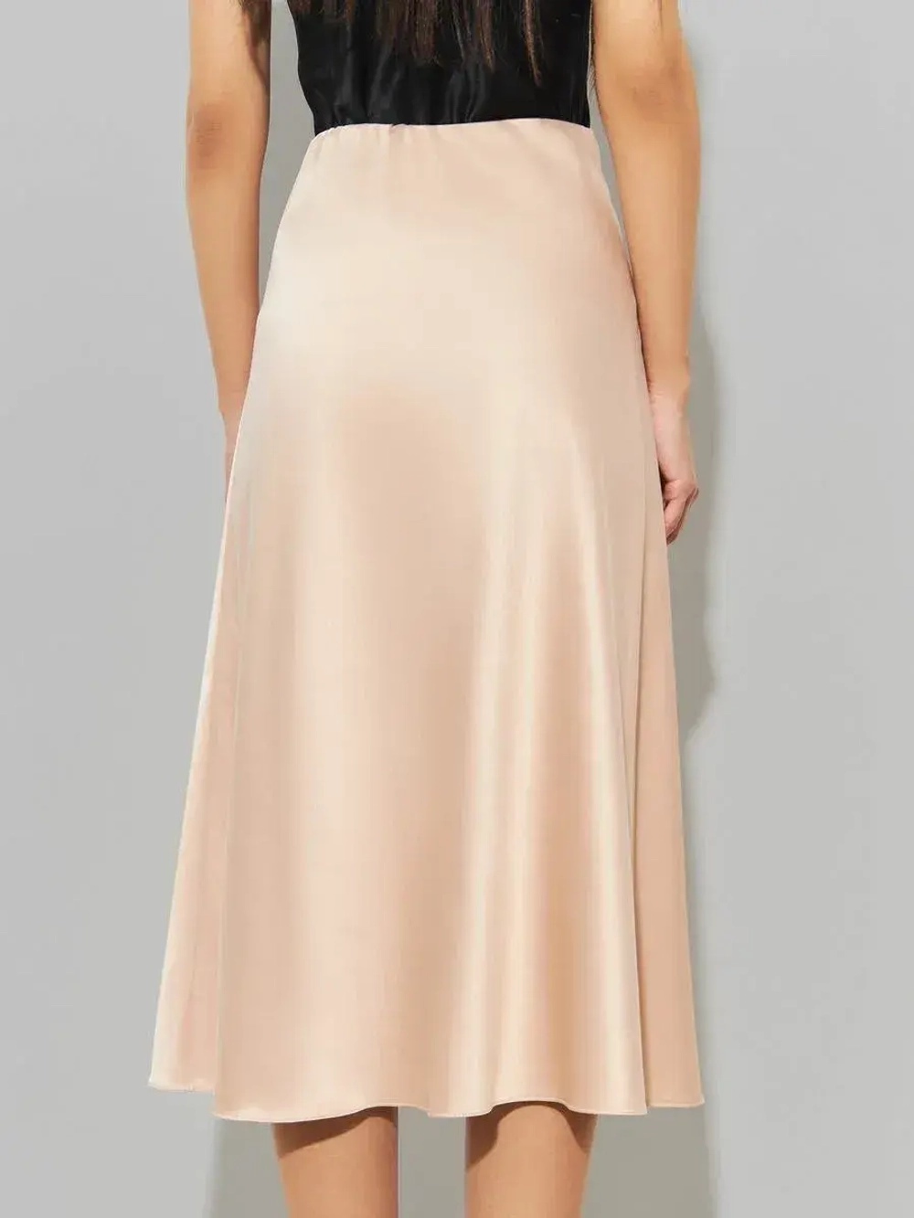 Юбка весенняя, бежевая, атласная, на резинке