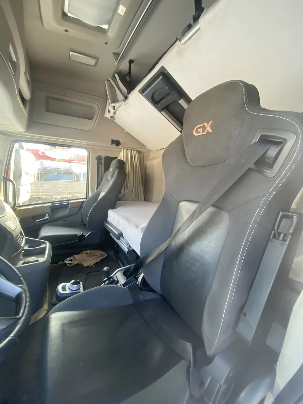 DongFeng DFH 4x2 Седельный тягач DFH4180C2 (Дизельный, 13,5 л, 528 л.с., АТ)