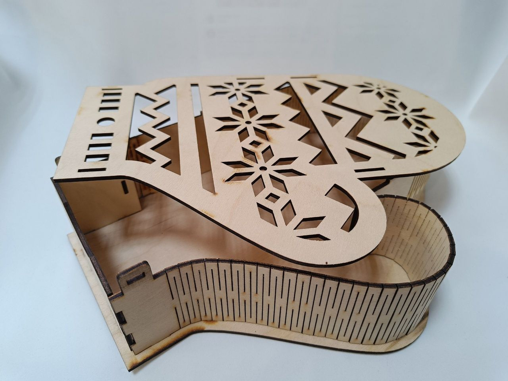 Подарочная коробка Варежка, фанера