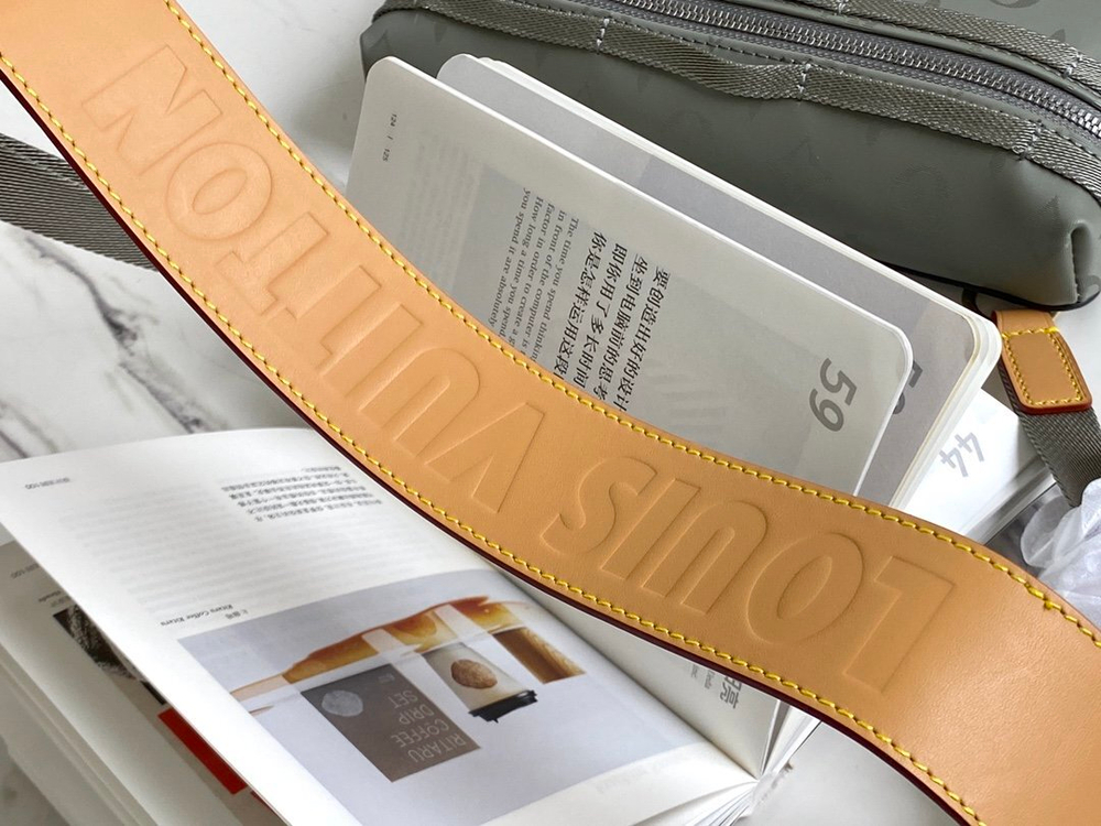 Louis Vuitton Messenger PM