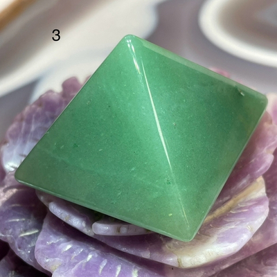 40302 Авантюрин зеленый Пирамида 40мм