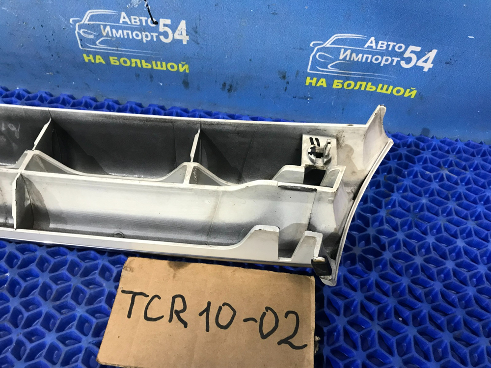 Решетка радиатора TOYOTA ESTIMA 1999