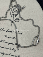 Колье серебристое с карабином