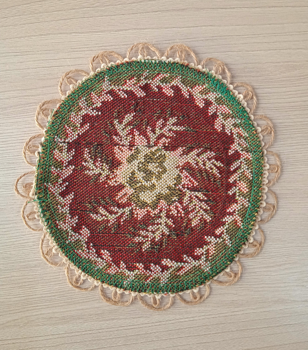 Набор гобеленовых салфеток Маки D15 см 10 шт