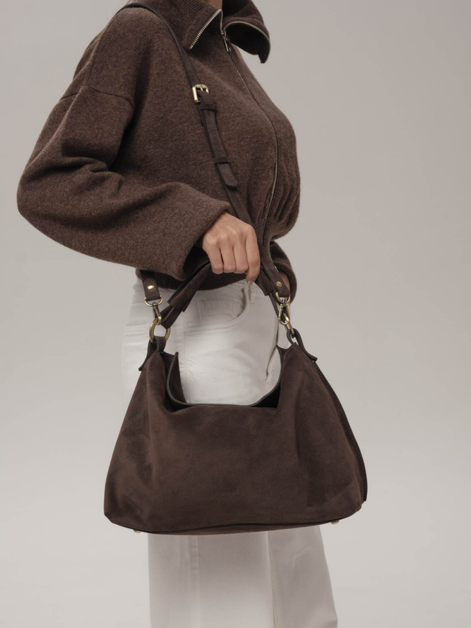 Сумка замшевая на плечо темно-коричневая