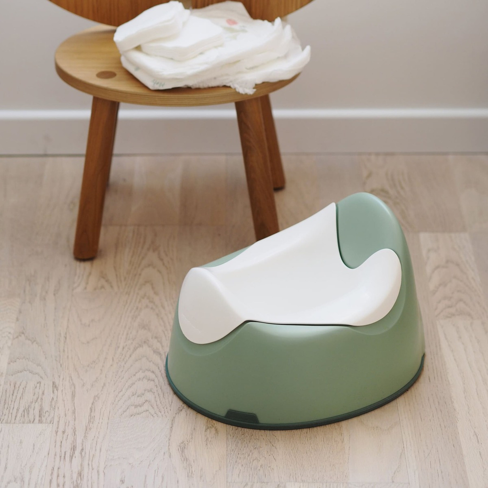 Уцененный товар: детский анатомический горшок BEABA Cameleo зеленый