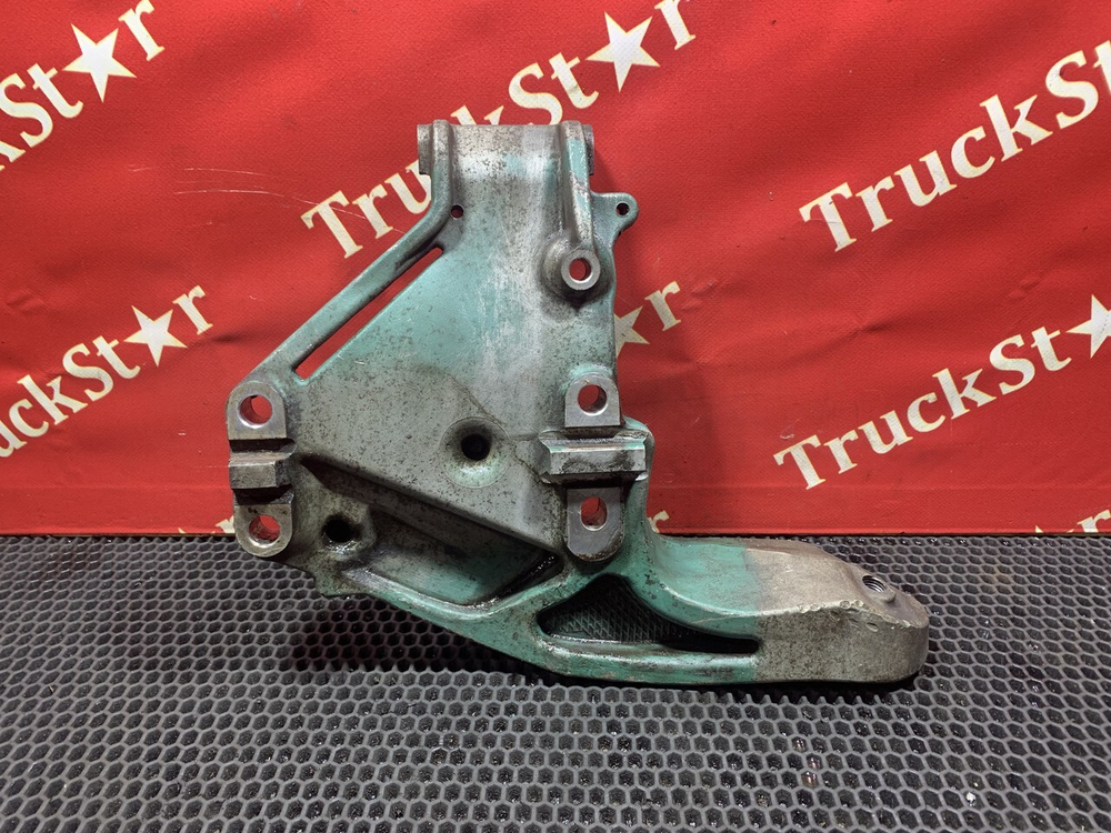 Кронштейн двигателя передний левый