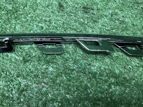 Молдинг переднего бампера Mercedes S W222 (17-20)