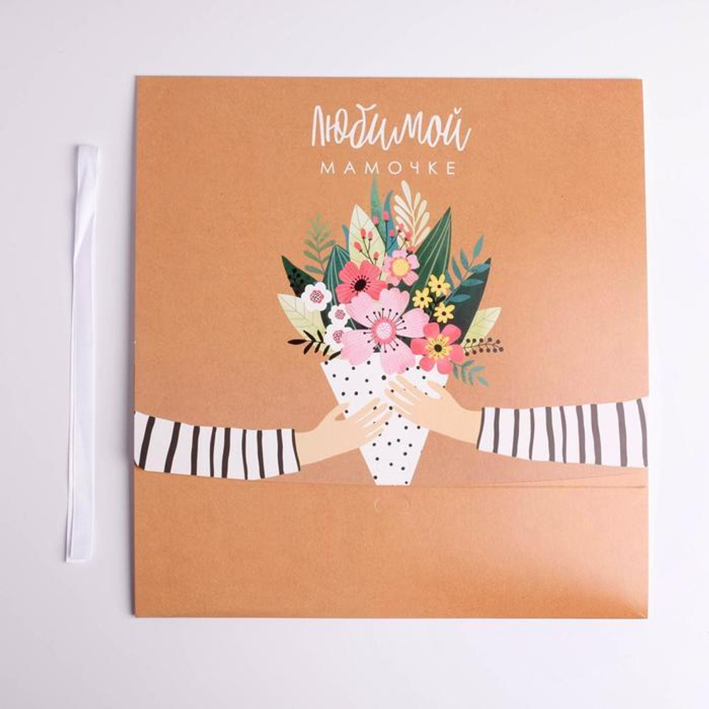 Коробка складная подарочная «Любимой маме», 31 × 24.5 × 8 см