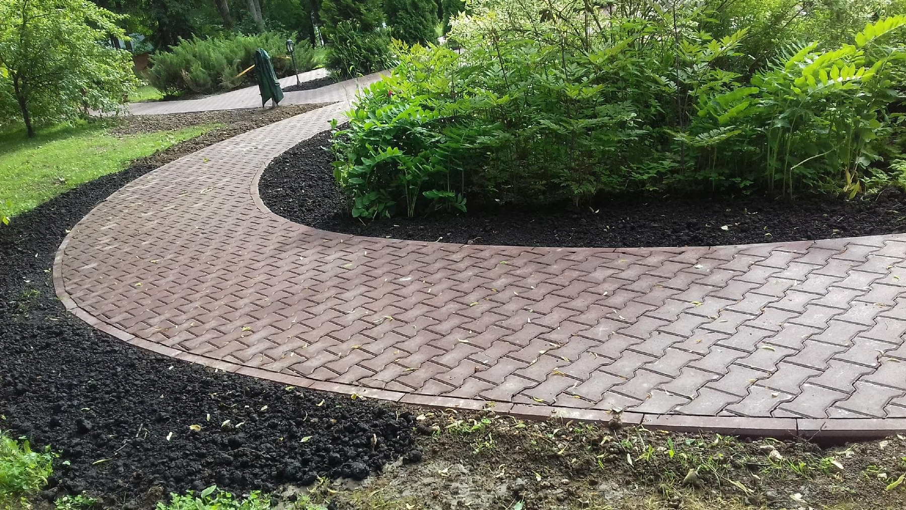 Тренды ландшафтного дизайна 2025: какую плитку выбирают дизайнеры для частных территорий