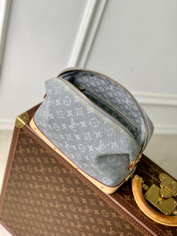 Louis Vuitton Pochette Cosmetique GM
