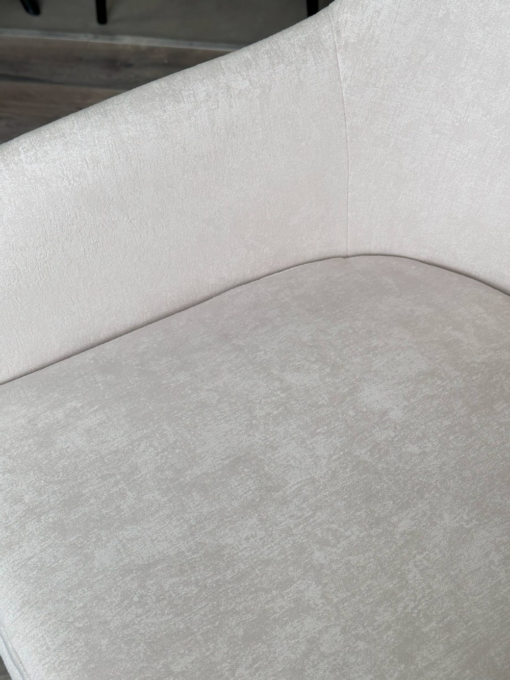 Стул М-City DISAUR Алистер, Rain 1 Молочный Велюр, Черный каркас