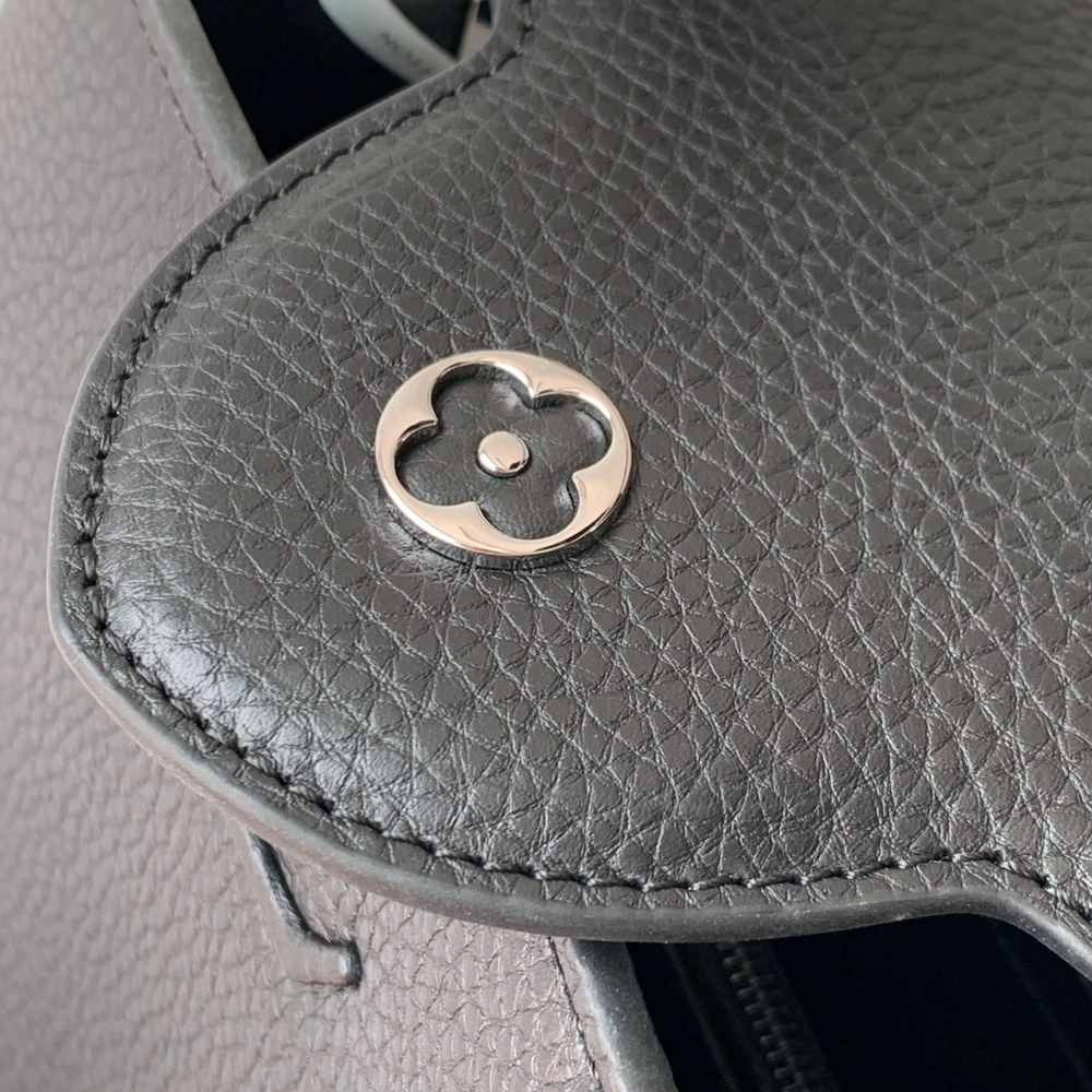 Louis Vuitton Capucines Mini