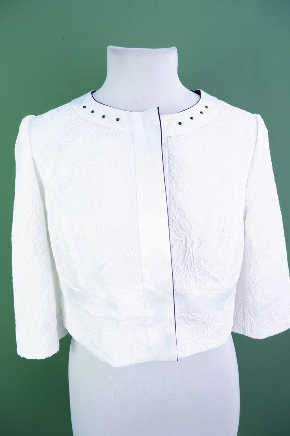 Жакет укороченный нарядный и эффектный 46 размер