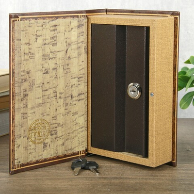 Сейф-книга дерево кожзам "Этот огромный мир" 21х13х5 см   4070204