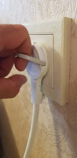 Удлинитель электрический с выключателем плоской потайной вилкой С кольцом (за шкаф) 3 розетки 1.5Метра вилкой (за шкаф) Сетевой фильтр бытовой (удлинитель)