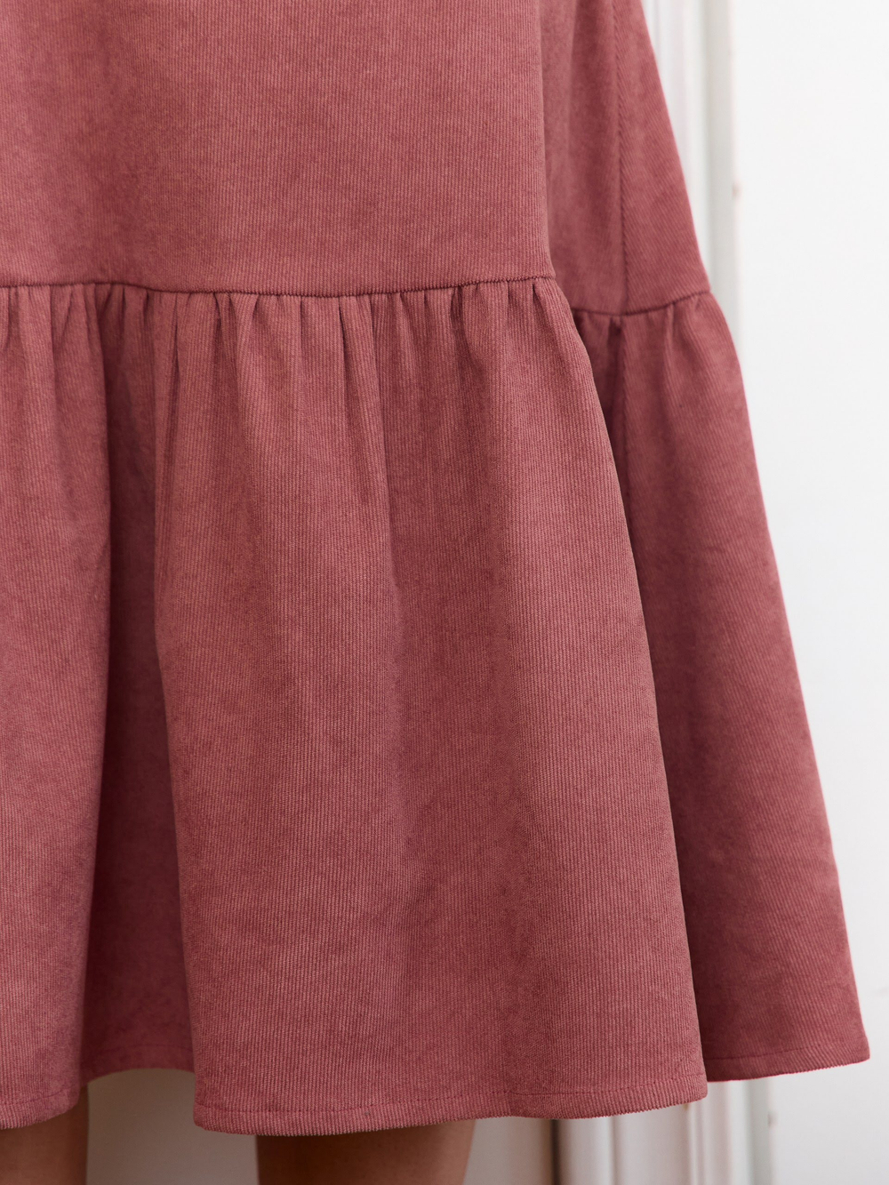 Платье с широкими манжетами