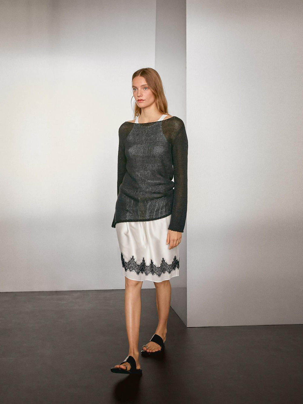 Massimo Dutti Мини-юбка с контрастной кружевной отделкой, кремовый