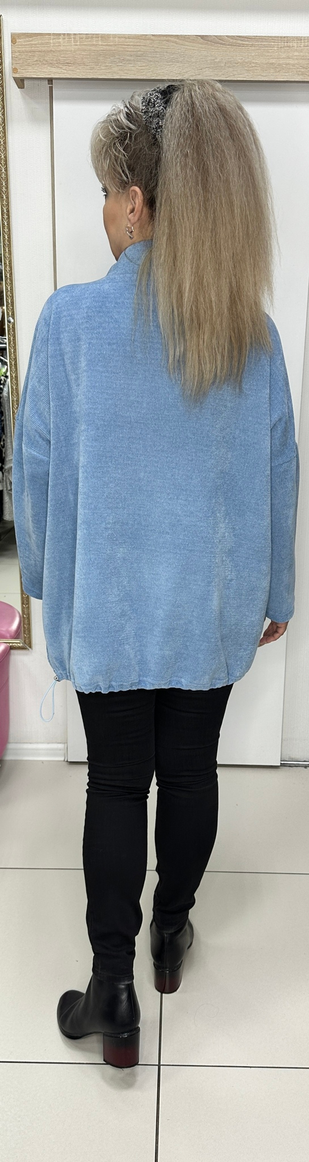 Нарядный блузон-туника с галстуком из микро вельвета