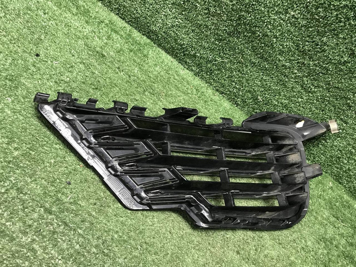 Решетка перед бампера VW Touareg 2 NF 14-18 R-Line